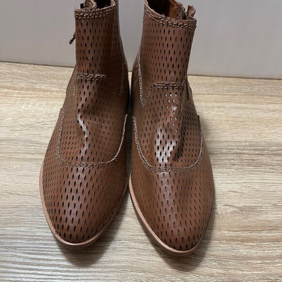 Kelsi Dagger Brooklyn Women's Alaska Brown Leather Perforated Ankle Booties 6.5 - Picture 6 of 10